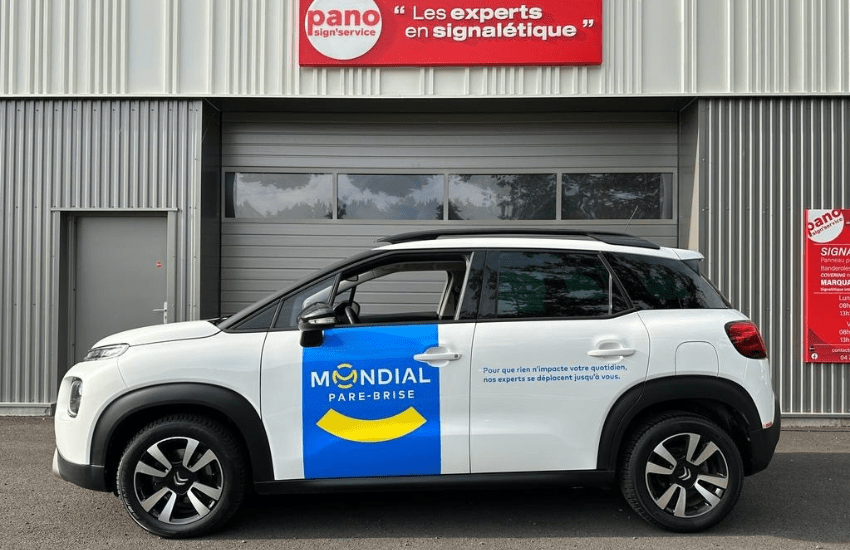 Semi covering sur une voiture