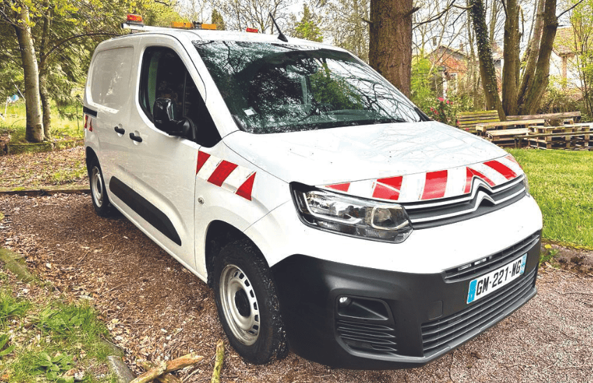 Bande réfléchissante véhicule