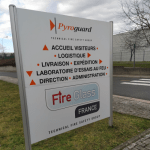 Photo d'un panneau bi-mât extérieur